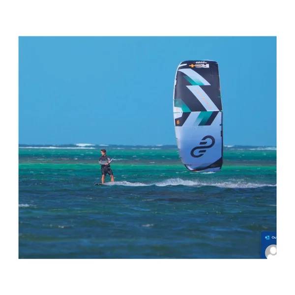 Aile kitesurf ELEVEIGHT RS+ V2 – Polyvalence et performance en freeride