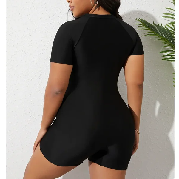 Maillot de bain noir avec une fermeture