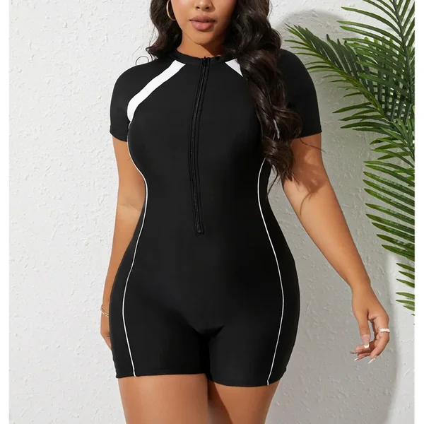 Maillot de bain noir avec une fermeture