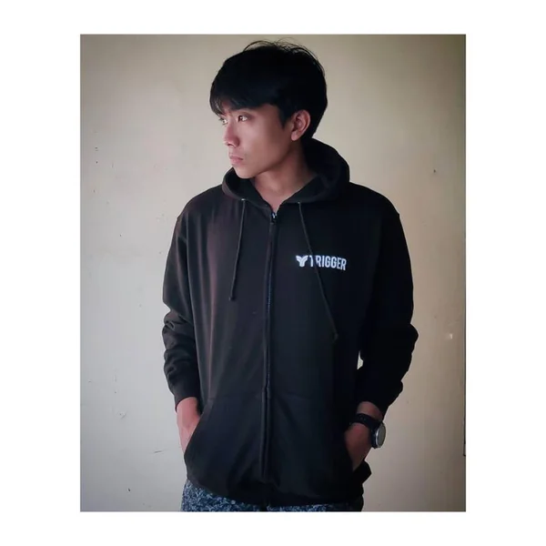 Sweatshirt TRIGGER Club capuche Noir