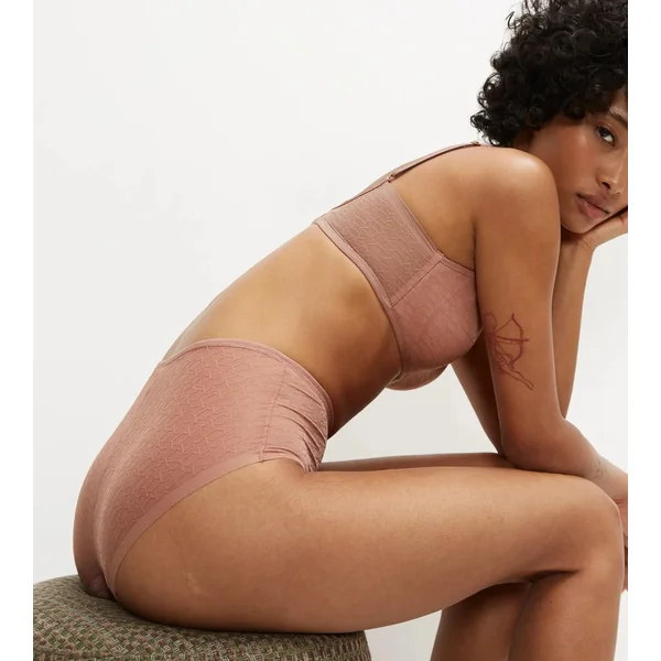 TRIUMPH SIGNATURE SHEER Toasted Almond